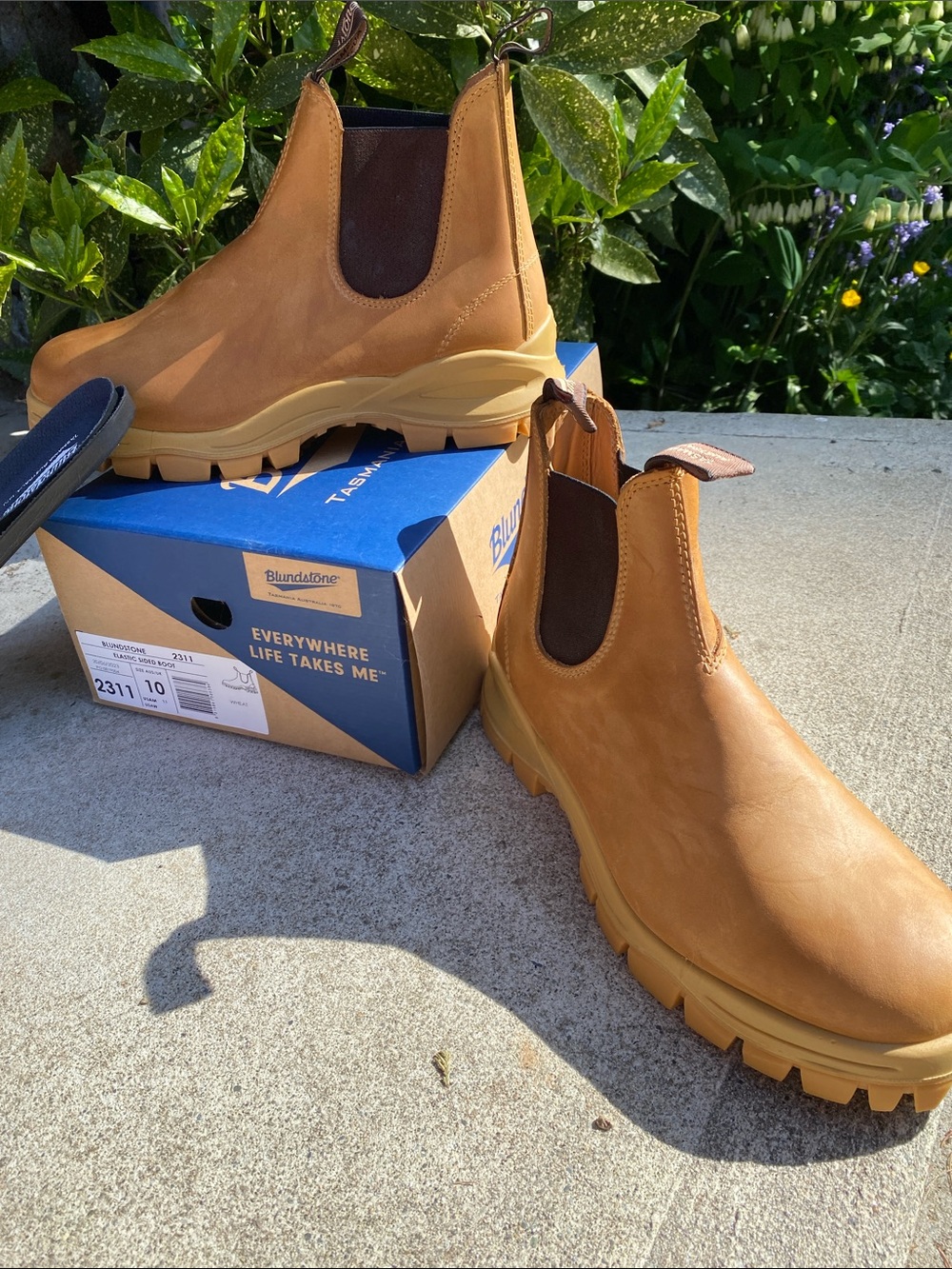 Blundstone Men’s Lug sole Boots in Tan with Dark Brown Panels